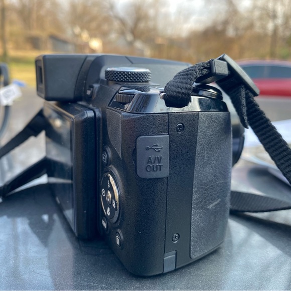 Nikon coolpik P90 digital camera with/ battery , charger and manual. - Picture 13 of 17